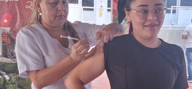 ESE Hospital Local Cartagena de Indias inicia el año fortaleciendo la protección de su talento humano con jornada de vacunación