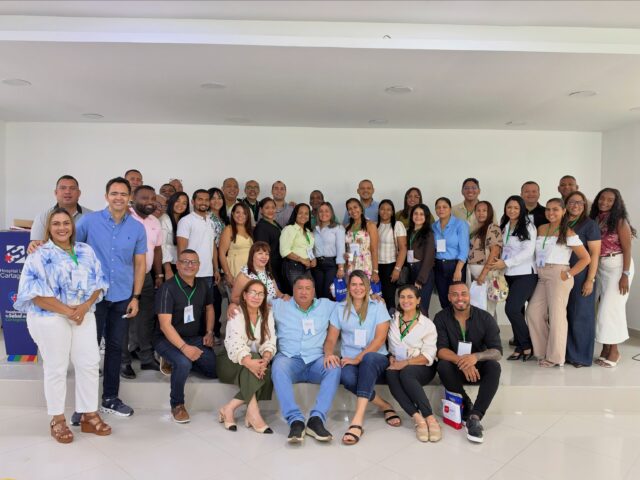 🦷 Actualizamos conocimientos para seguir transformando la salud oral.

En el marco del Día del Odontólogo, realizamos un encuentro de actualización donde nuestros profesionales compartieron conocimientos, fortalecieron sus competencias y aprendieron sobre temas clave de la odontología a través de conferencias y un taller práctico.

¡Seguimos creciendo y fortaleciendo nuestro talento humano para transformar la salud de los cartageneros!💙